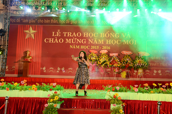le-trao-hoc-bong-va-mung-nam-hoc-moi-vttu-08